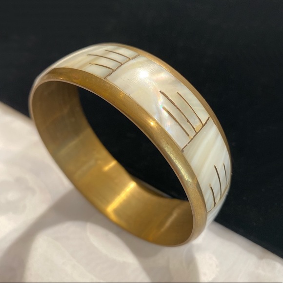 Vintage Jewelry - Vintage Mother Of Pearl Inlays Bangle Bracelet